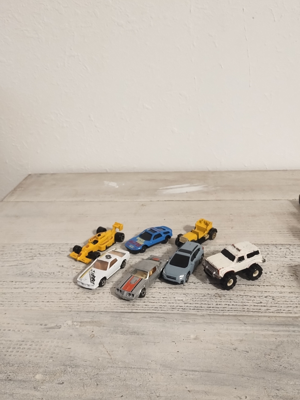 Lot of 7 toy cars, assorted styles and colors Die cast and plastic metal